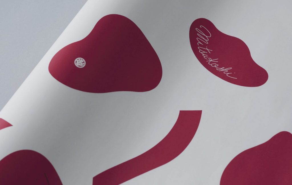 「mitsukoshi」のロゴ